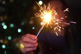 Hasiči varují před vánočními požáry z prskavek