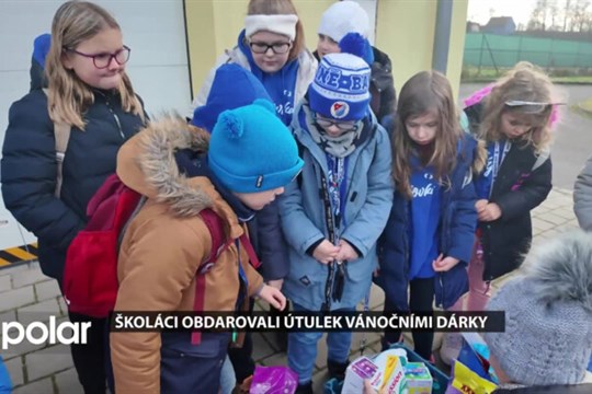 Havířovští školáci obdarovali útulek vánočními dárky
