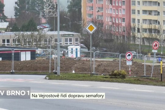 Na Vejrostově řídí dopravu semafory
