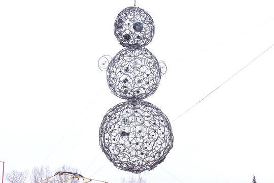 Unikátní betlém a sněhulák z ráfků jsou zimními dominantami Kovozoo