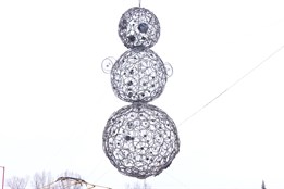 Unikátní betlém a sněhulák z ráfků jsou zimními dominantami Kovozoo