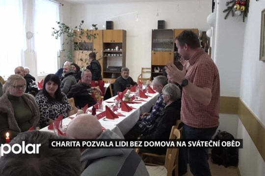 Charita pozvala lidi bez domova na sváteční oběd