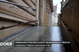 Venkovní výtah má zajistit bezbariérový přístup do Slezského divadla v Opavě
