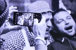 Kurátoři hodnotili snímky na výstavu Ohlédnutí