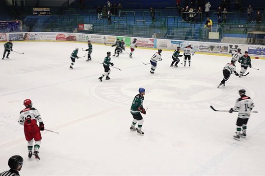 Benefice hokejového a fotbalového týmu opět pomohla postiženému dítěti