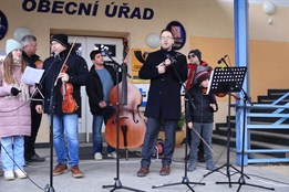 Lidé se na Štědrý den zazpívali koledy