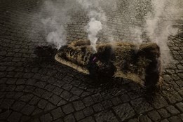 Hasiči zasahovali u požáru betléma v Kroměříži, shořely dvě postavy