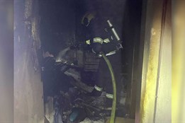 Hasiči zachránili pět lidí a psa při požáru bytu v Lutíně