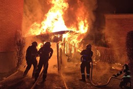 Hasiče ve Zlíně zaměstnal těsně před půlnocí požár kůlny