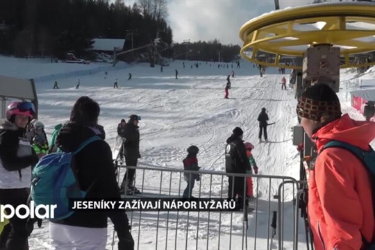 Jeseníky zažívají nápor lyžařů i nelyžařů. Areály dosněžily prosincové manko a jedou naplno