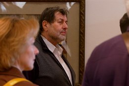 Komentovanou prohlídku v Galerii Joži Uprky navštívil herec Zdeněk Junák