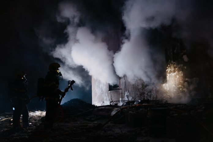 V Českém Těšíně hořel autoservis. Požár způsobil škodu za několik milionů