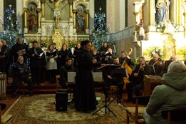 Zpěv sboru rozezněl kostel a podpořil jeho opravu