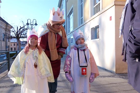 Tříkráloví koledníci vyrazili nejen do ulic Uherského Brodu, ale i do okolních obcí 