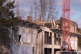 Stavba nového pavilonu Gymnázia F. X. Šaldy pokračuje