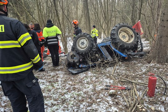 Dva vážné úrazy v lesích ve Zlínském kraji: Zasahovaly dva vrtulníky, jeden člověk nepřežil