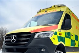 Muž se na Karvinsku vážně popálil při zatápění v krbu, popáleniny měl na skoro čtyřiceti procentech těla