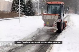 Poruba s mrazy a sněhovou nadílkou naplno zahájila zimní údržbu místních komunikací