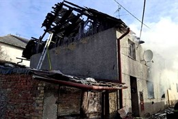 Tragický požár rodinného domu na Prostějovsku má jednu oběť