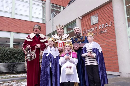 Tři králové zahájili svou pouť na krajském úřadě