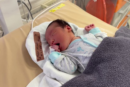 Prvním novorozeným Vsetíňákem roku 2026 je chlapec Tugs