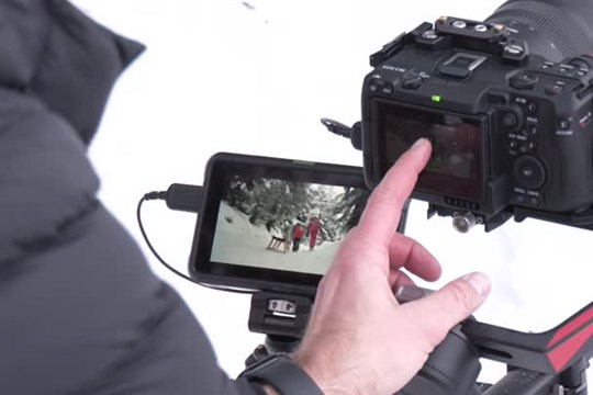 Tým silniční bezpečnosti varuje před riskantním sáňkováním