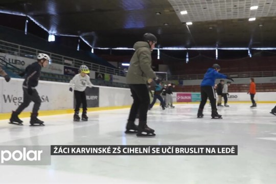 Žáci karvinské ZŠ Cihelní se učí lednímu bruslení, tříměsíční kurz zahájili na zimním stadioně