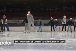 Žáci karvinské ZŠ Cihelní se učí bruslit na ledě, zahájili tříměsíční kurz