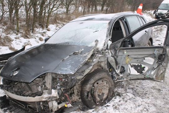 Na silnicích regionu došlo ke dvěma vážným dopravním nehodám, druhá z nich byla tragická
