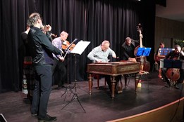 Novoroční koncert ve Strážnici propojil víno a hudbu