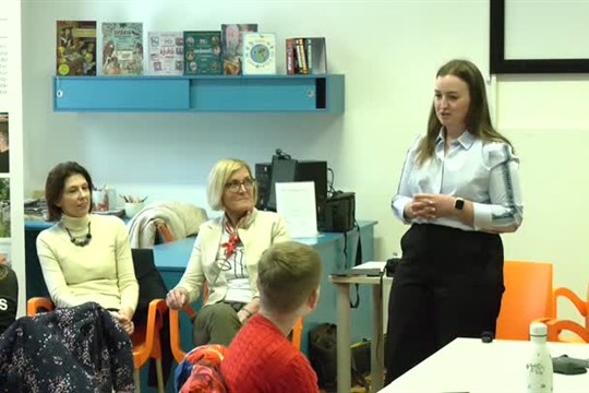 Turnovští žáci přivítali poslankyni Lucii Bartošovou