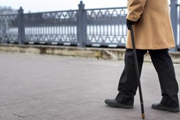 Odešel na procházku a nevrátil se. Pohřešovaný senior se našel v Katovicích