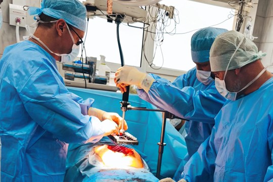 Kroměřížští chirurgové zavádí jako první v kraji nový způsob operace rozsáhlé břišní kýly