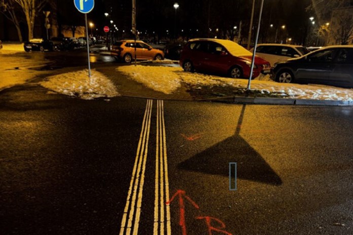Dodávka srazila ženu, ta skončila v nemocnici. Policie hledá svědky nehody
