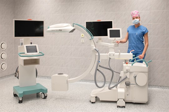 Chirurgové ve Valašském Meziříčí používají při operacích moderní C-rameno s RTG technologií