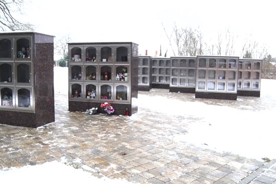 Čtvrtina nových kolumbárií v Hodoníně už má své nájemníky