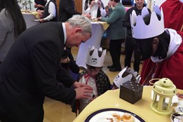 Jiří Pavlica obohatil písněmi Tříkrálovou snídani v budově Senátu