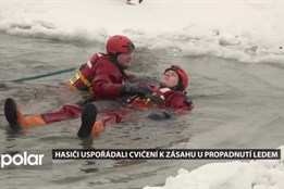 Karvinští hasiči uspořádali na Lodičkách cvičení k zásahu u propadnutí ledem