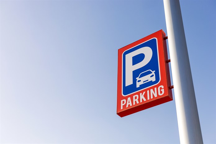 Z centra Kroměříže zmizí desítky aut, úředníci budou parkovat jinde