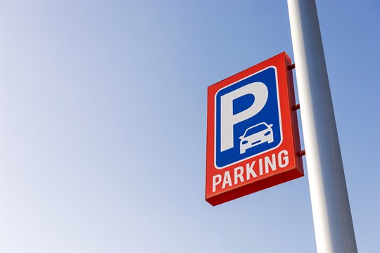 Z centra Kroměříže zmizí desítky aut, úředníci budou parkovat jinde