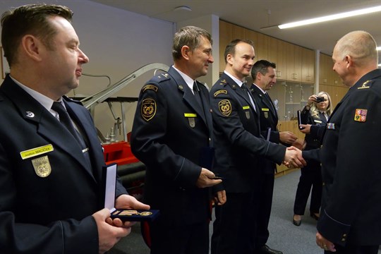 Profesionální hasiči zahájili nový rok oceňováním dlouholetých pracovníků