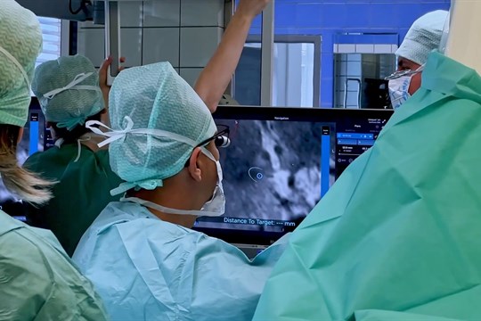 Průlom v léčbě OCD: Olomoučtí neurochirurgové poprvé v ČR použili hlubokou mozkovou stimulaci