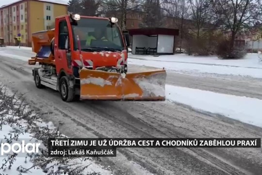 Třetí zimu je už údržba cest a chodníků zaběhlou praxí