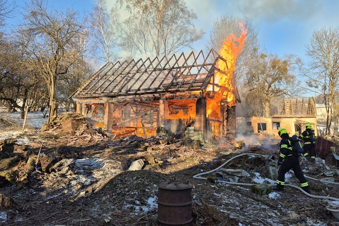 Hasiči na Vsetínsku likvidovali během několika hodin dva rozsáhlé požáry