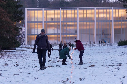 Stovky svíček na Gahurově prospektu uctily památku Jana Palacha