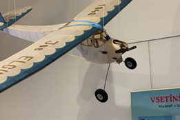 Na Staré radnici jsou k vidění funkční modely letadel, lodí, aut i ponorek