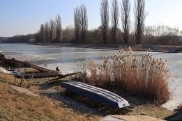 V přístavišti U Jezu vyrůstá nové molo