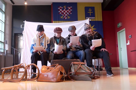 Žáci z Uherského Hradiště nadchli v Baťově mrakodrapu cimrmanovským humorem