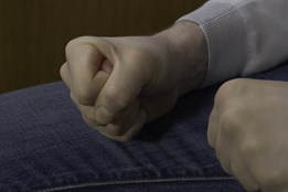 Návštěva syna u matky ve Zlíně vyústila v potyčku, při které tekla krev