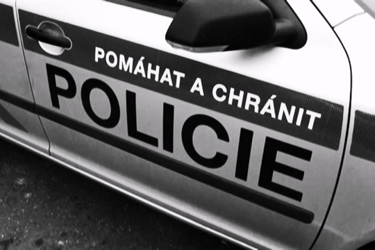 Násilník napadl rodinu a ohrožoval policisty